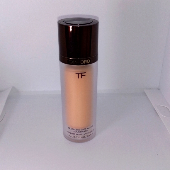 TOM FORD Traceless Soft Matte Foundation Shade: 20 Buff - Picture 3 of 6